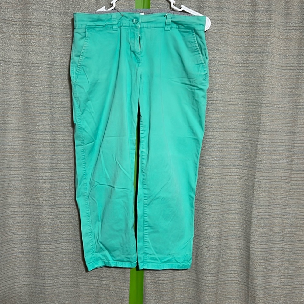 Crown and Ivy capri pants. Aqua color. Size 8